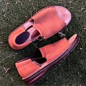 Born Women's Tobacco Brown Leather Slip-On Sandals size 6